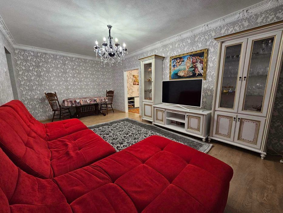 Продаємо  гарну частину будинку з окремим двором на Мальованці