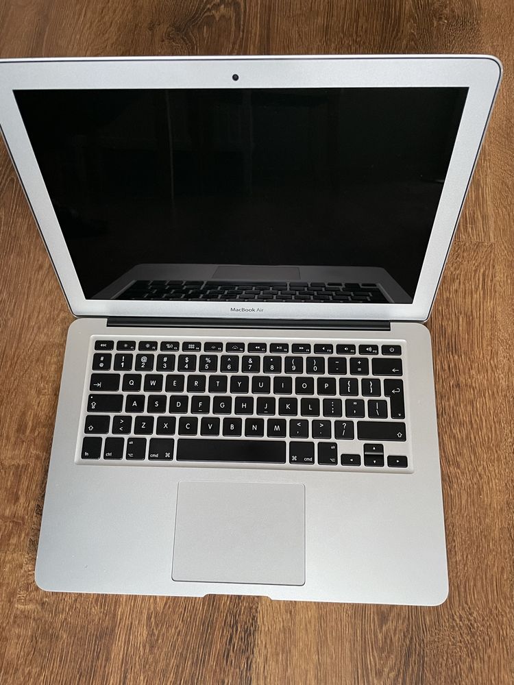 Macbook Air 13’ 8GB i7