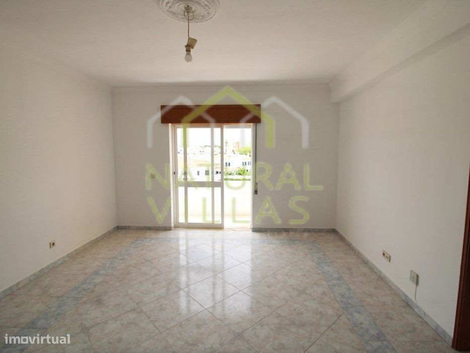 Apartamento T3 Centro das Gambelas, Montenegro