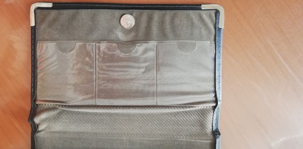 Capa para documentos automóvel, marca Opel, usada

MEDIDAS APROXIMADAS