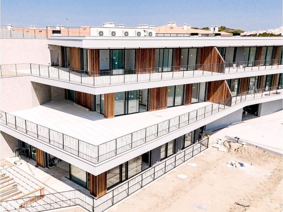 ️ Miradouro do Atlântico. Desperte todos os dias sobre a costa mais...