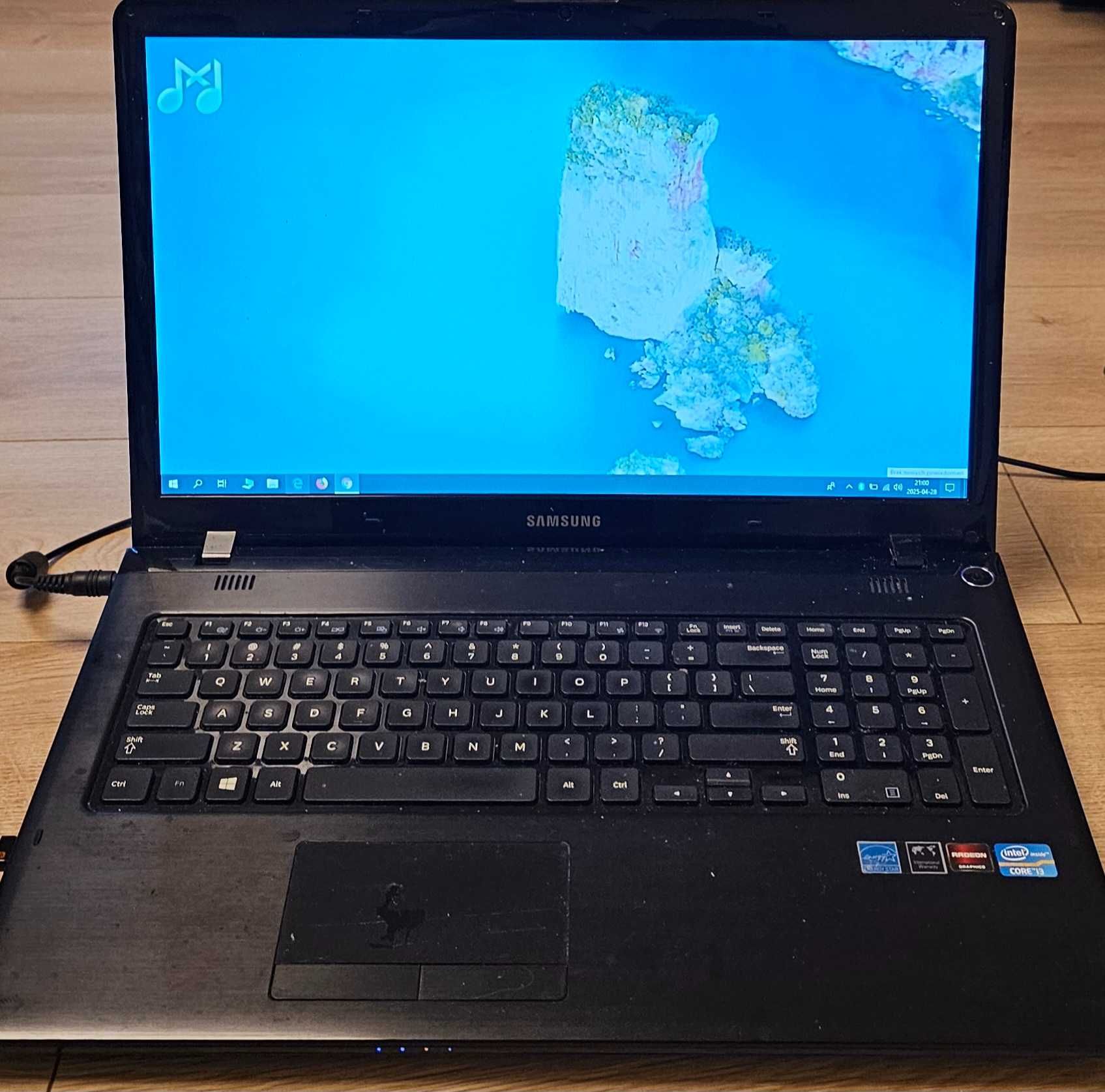 Laptop Samsung i3 + Radeon + ładowarka – Wpełni sprawny