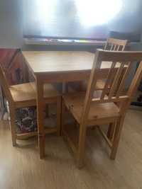 Stół i trzy krzesła