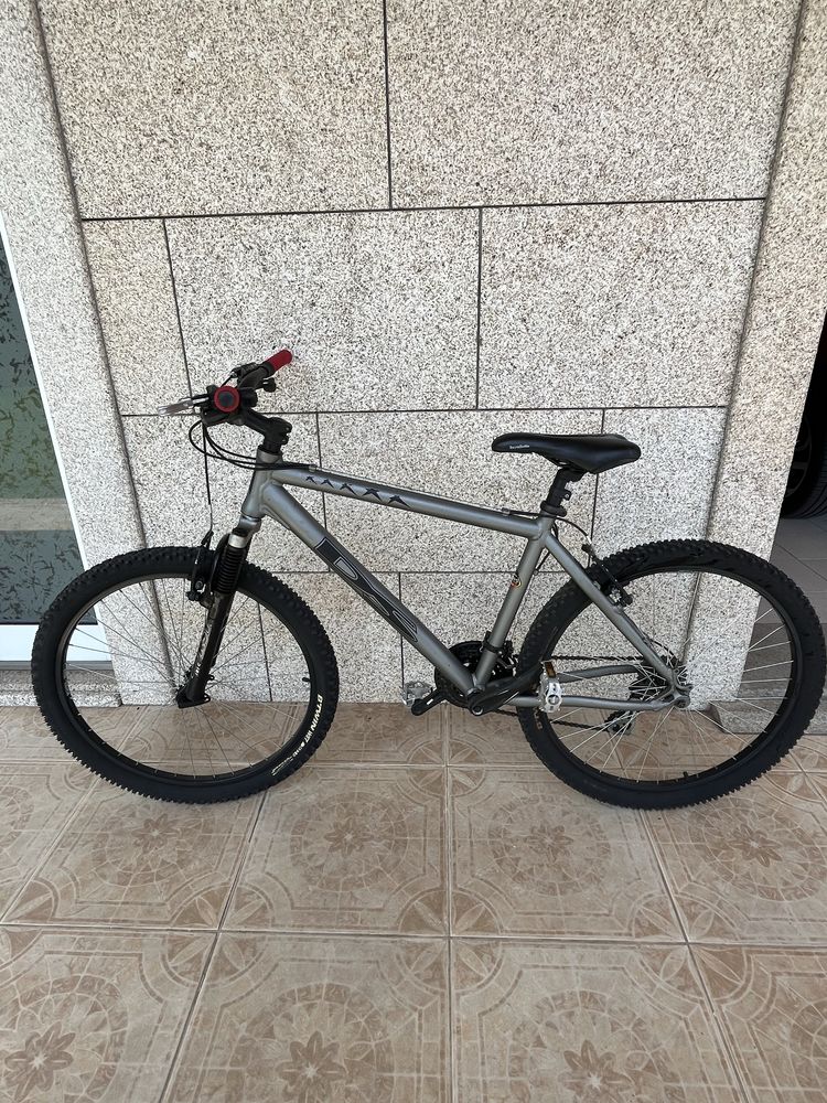 Bicicleta btt ( DS )