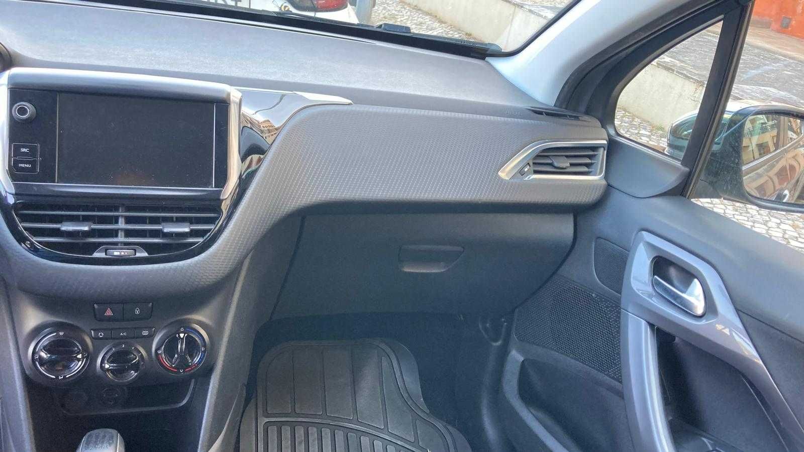 Peugeot 2008 1.2 pormenor nas fotos