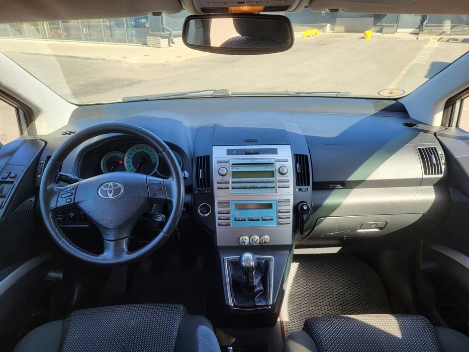 Продам Toyota Corolla Verso 2.2 D4D БЕЗ ТОРГА !!!