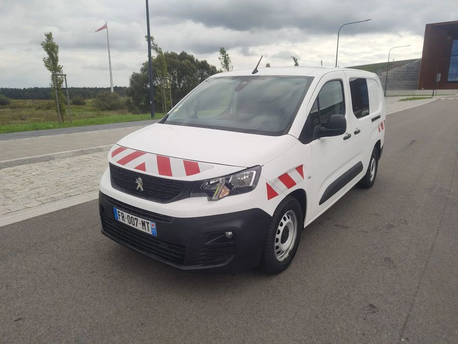 Peugeot Partner  stan bardzo dobry, do kosmetycznej naprawy