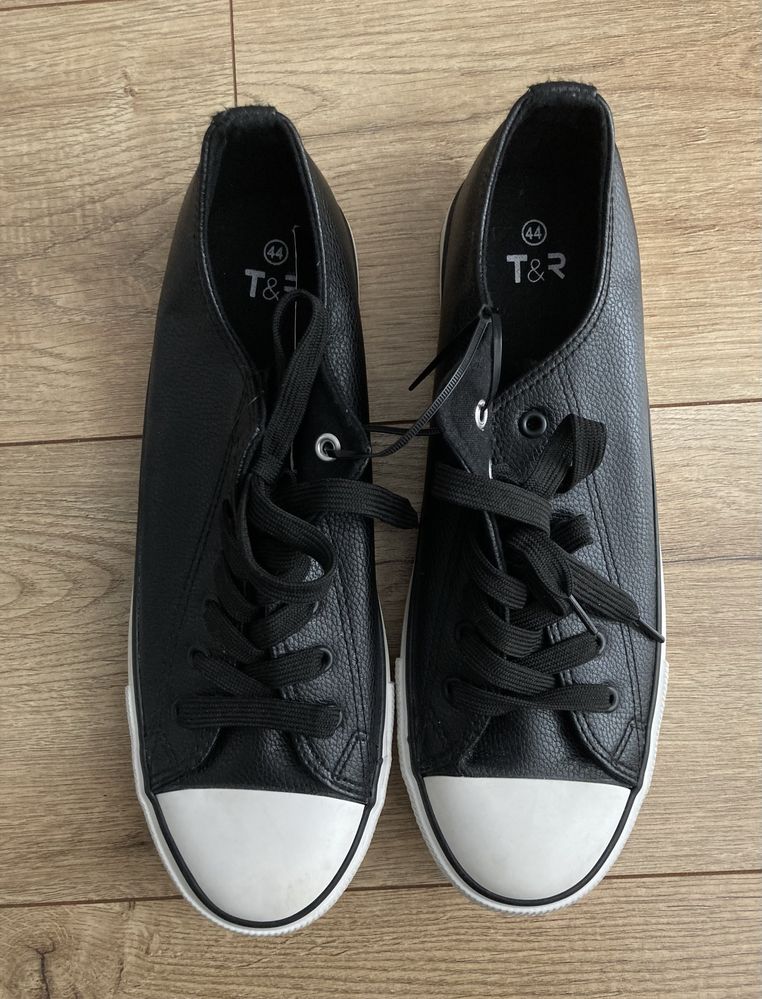 Trampki buty halówki r 44 czarne klasyczne