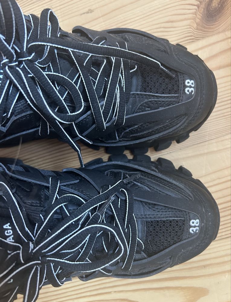 Balenciaga track 1 траки