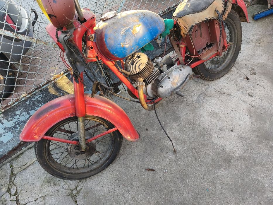 Jawa 175   stan jak na foto plus druga rama Dudek lelek sport