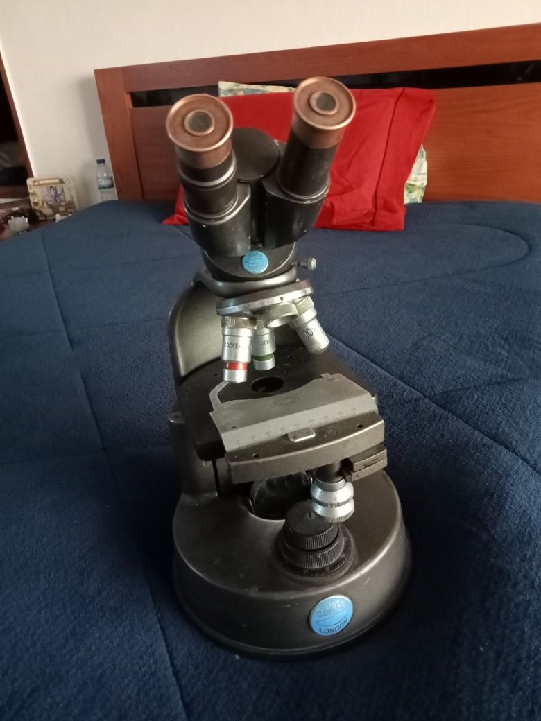 Microscopio antigo