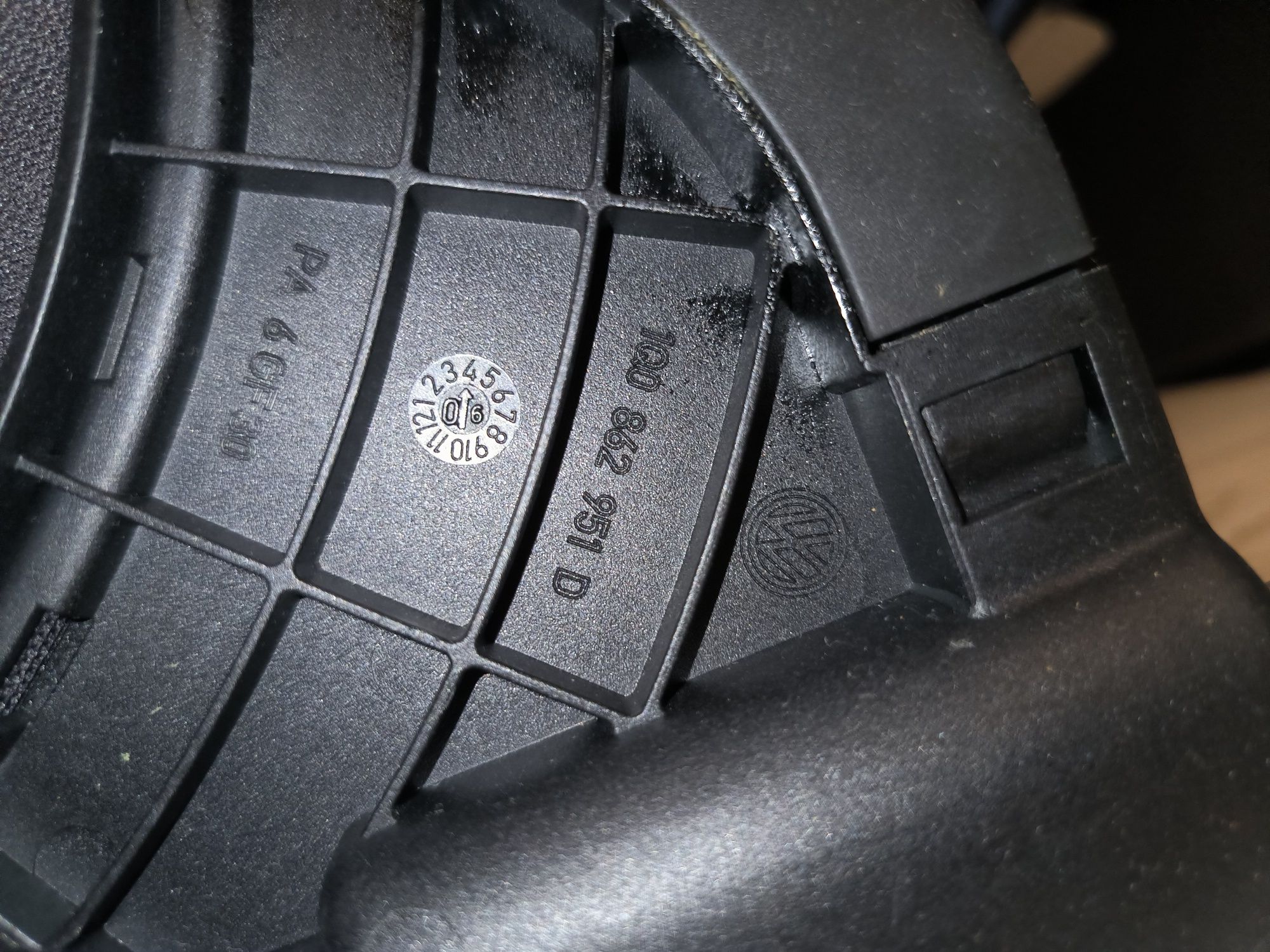 Orginalny wiatrołap do VW EOS