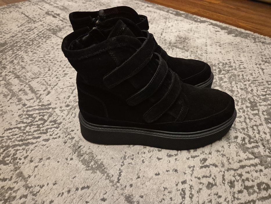 Зимові чоботи жіночі  Нові натуральна замша 40 р.