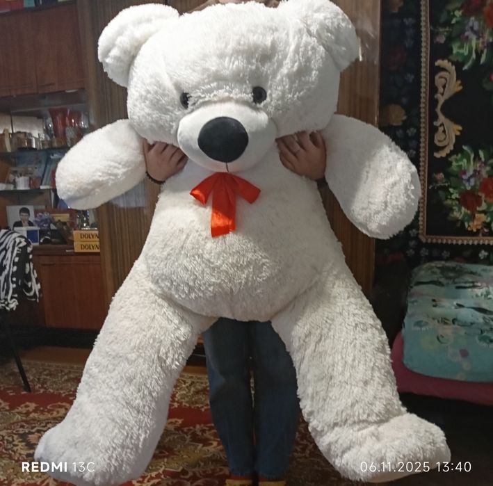 Ведмідь білий висотою один метр майже новий