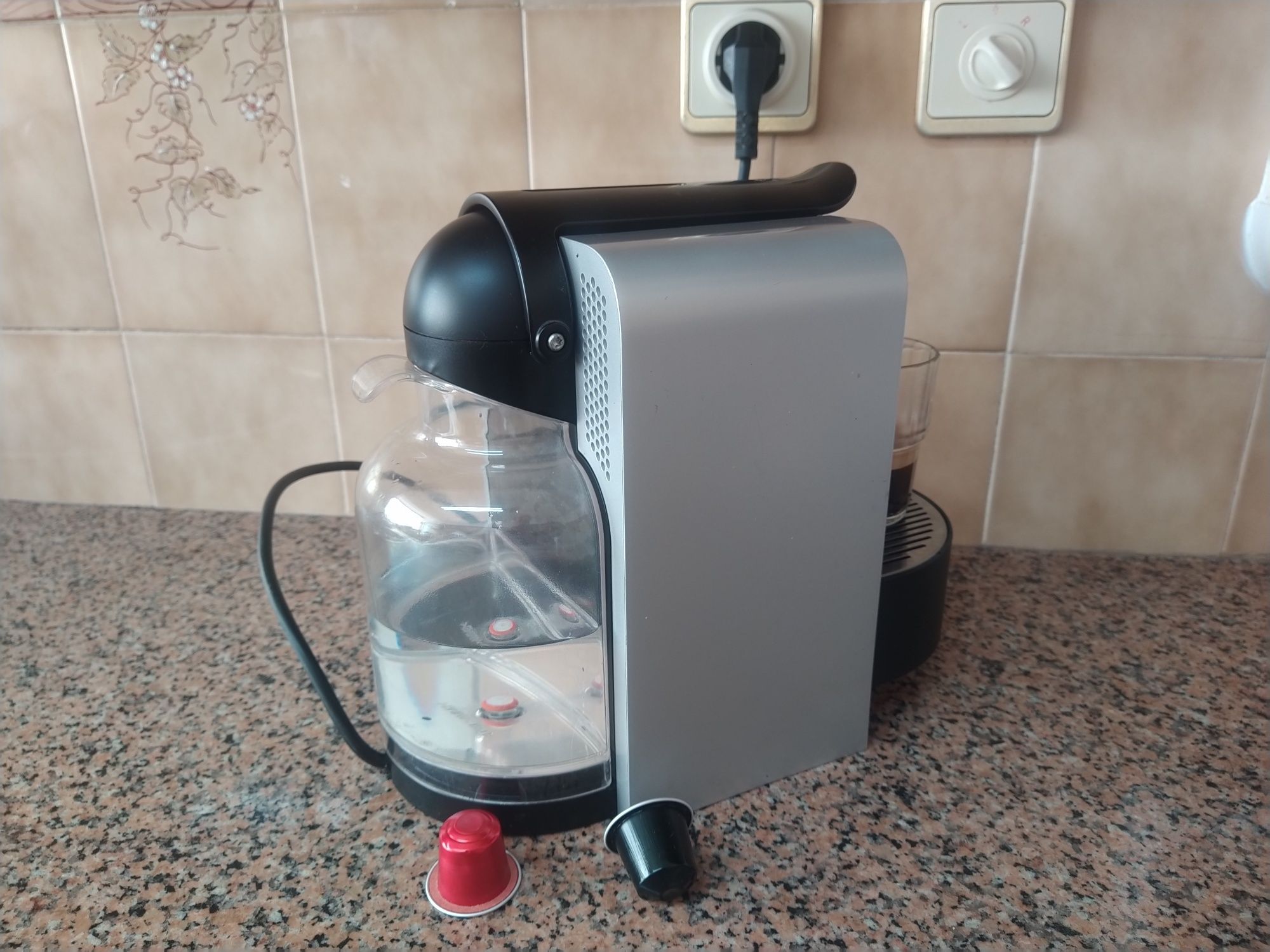 Máquina de café Nespresso Siemens casa quarto apartamento escritório.