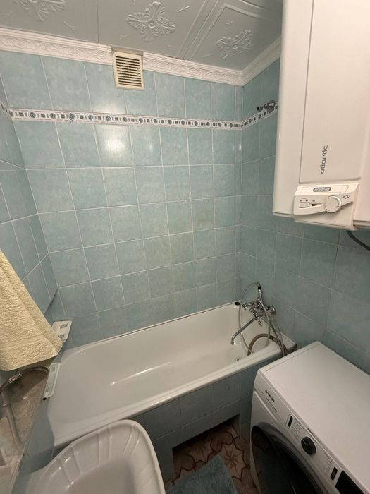 Продаж 1к.кв-ри. вул. Пулюя 50000 дол. США. Цегла! Торг