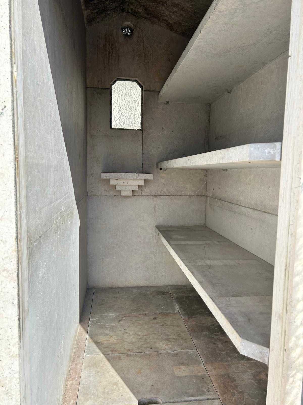 Jazigo particular - Cemitério Prazeres - 8 lug. - renovado
