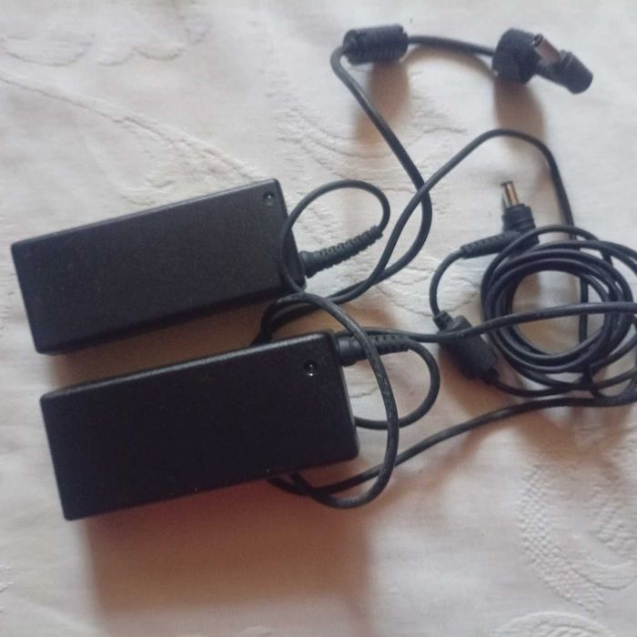 Блок питания -зарядное для ноутбука Asus- две штуки-нерабочие