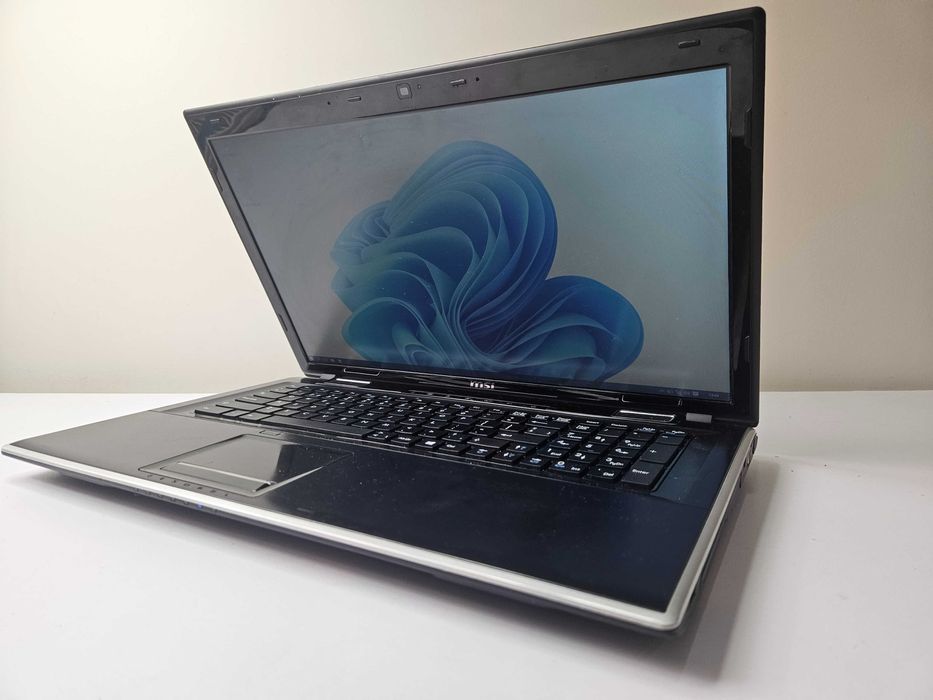 Laptop GAMINGOWY MSI 17' 4K i7 8x3.30/16GB RAM/KARTA GRAFICZNA 4GB/ssd