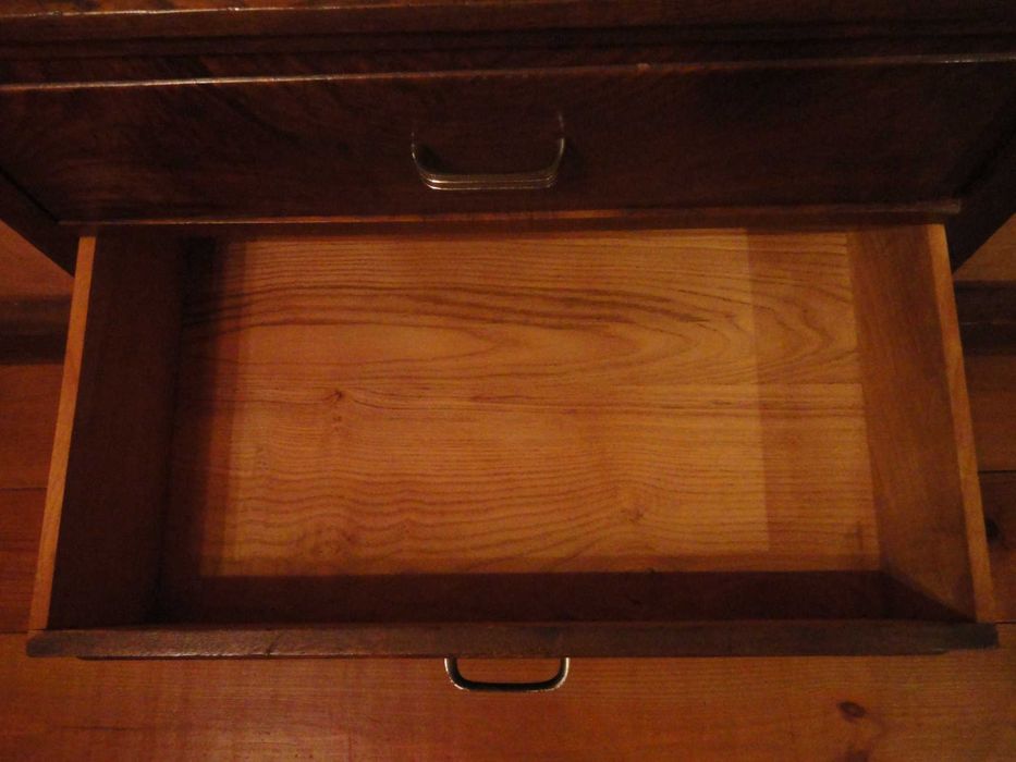 Móvel antigo, ótimo estado.