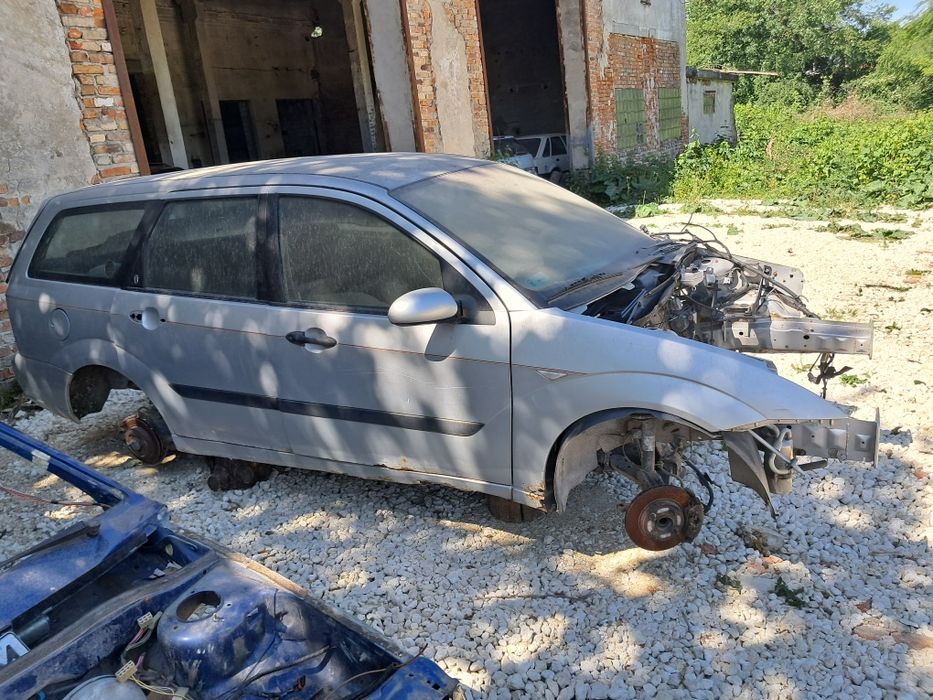 Двері,підрамник,салон,стойка бампер,зеркало цапфазапчастини форд фокус
