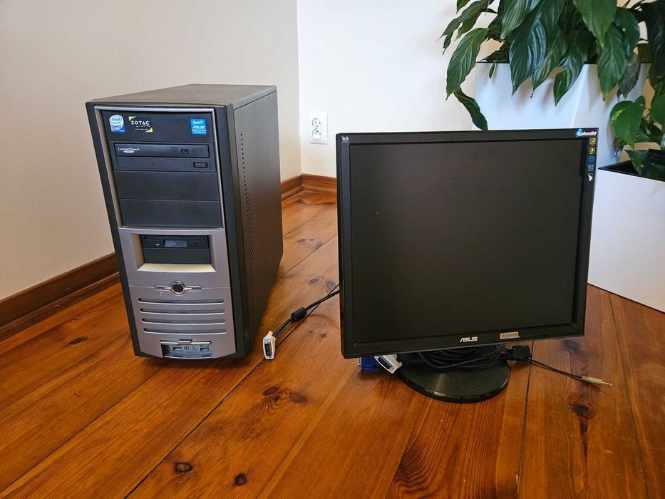 Monitor Acer 19" + obudowa do komputera