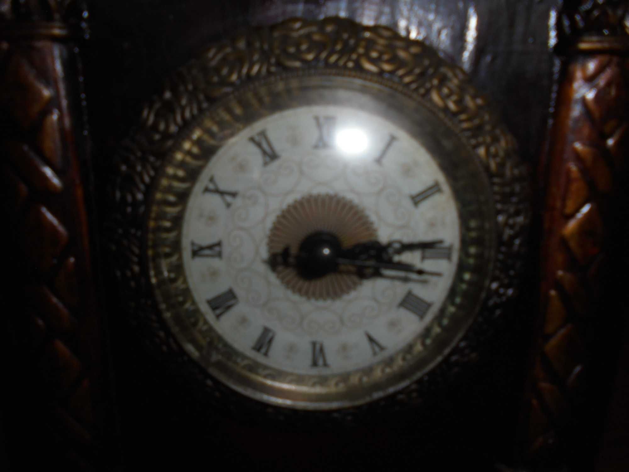 drewniany zegar bogato zdobiony -sprawny