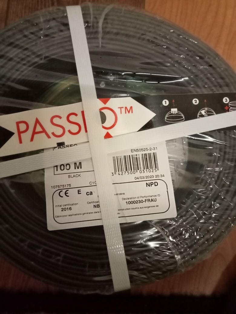 Fios para iluminação e tomadas.