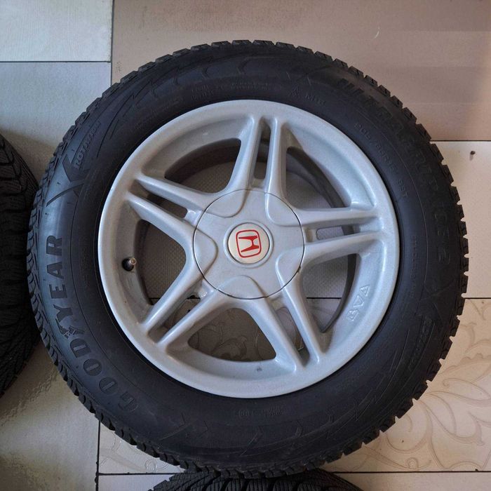 Колеса в зборі диски 114.3х5 резина зима 205х65х15р Goodyear