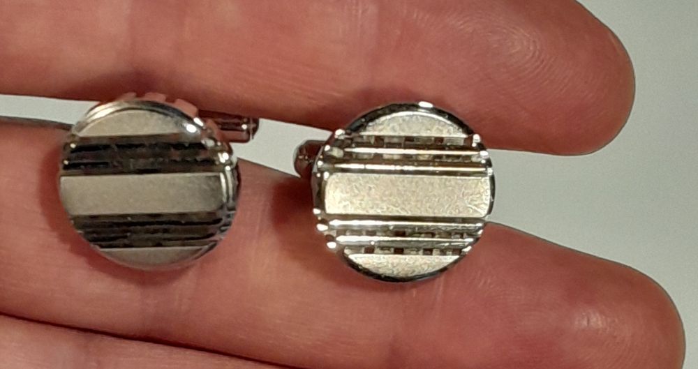 Botões de punho vintage em metal cromado, como novos!