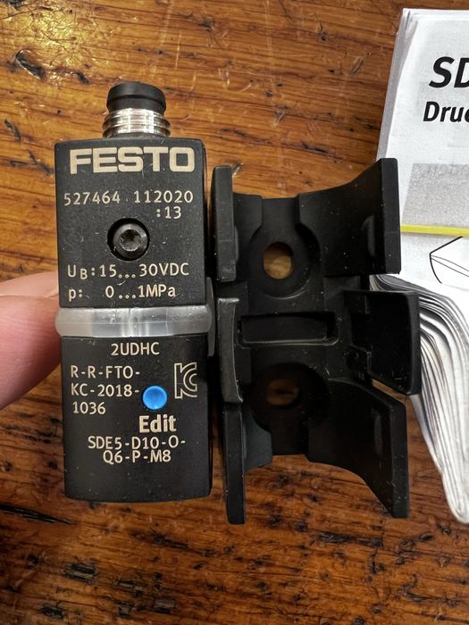 Sensor pressão Festo SDE5-D10-O-Q6-P-M8 - NOVO
