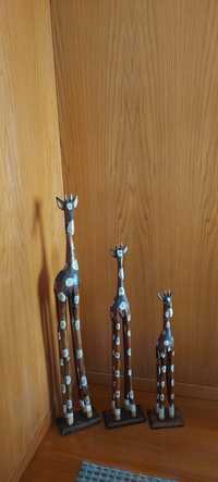 Conjunto de 3 girafas decorativas