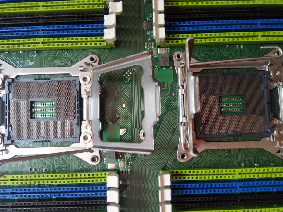 Fujitsu D2949-A17 GS1  ServerTX300    LGA 2011