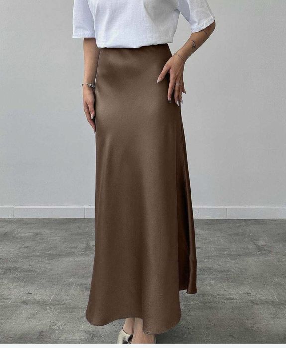 Коричнева атласна максі спідниця. Витончена та ніжна. Розмір Л