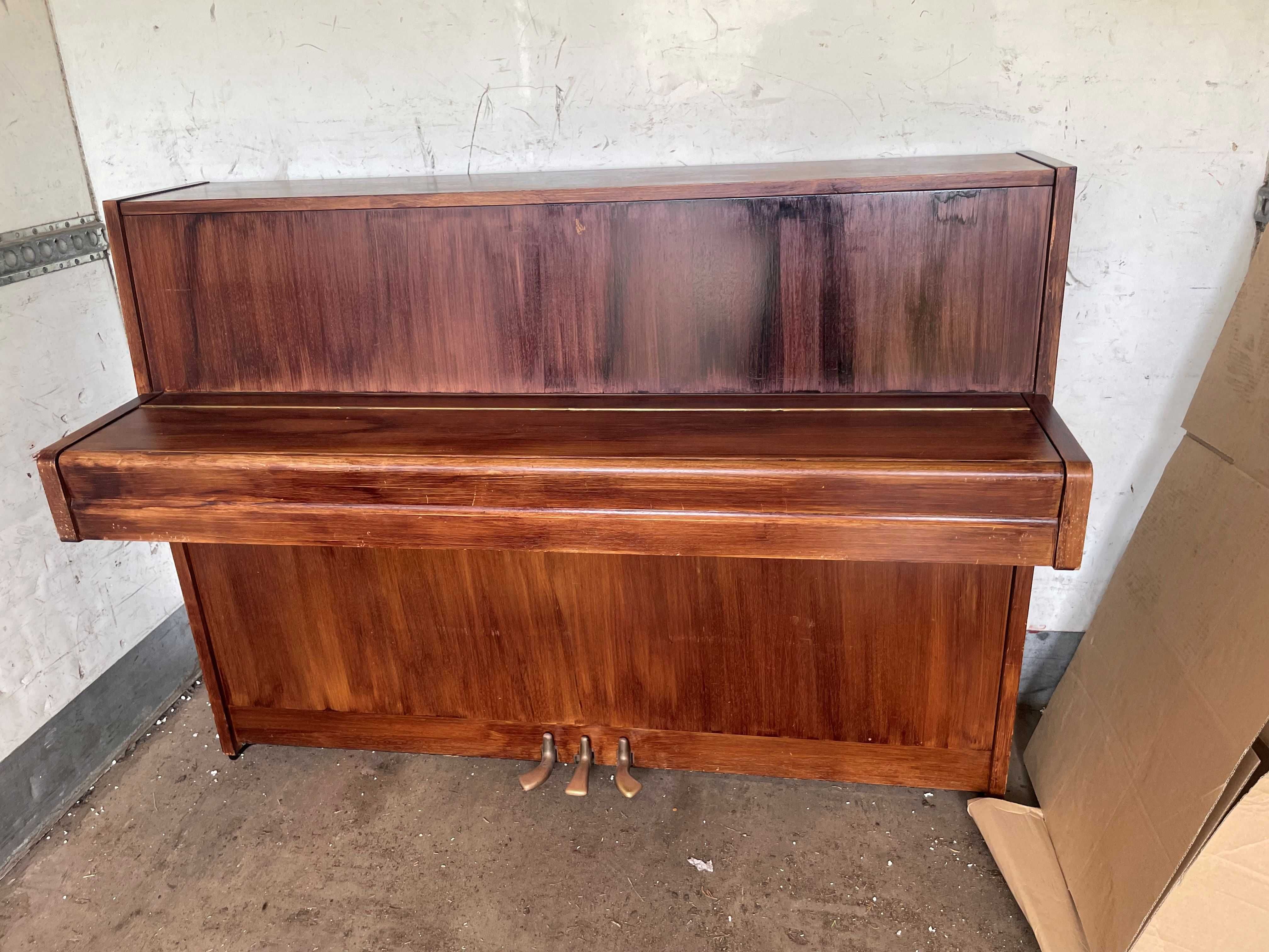 YAMAHA 1975r z Moderatorem