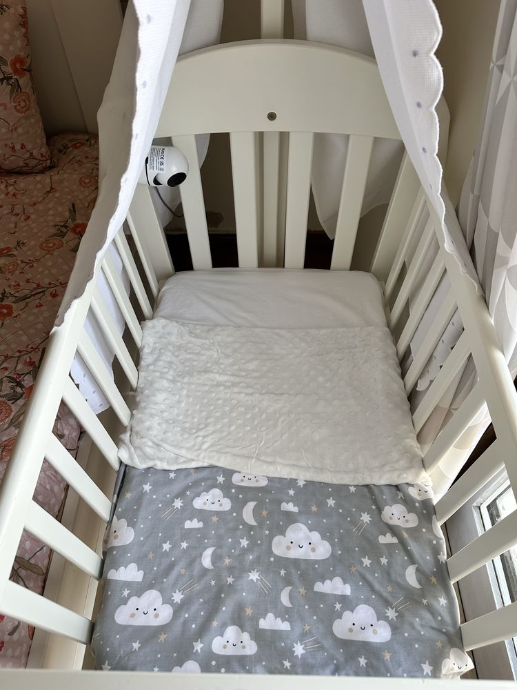 Berço co-sleeping Trama com colchão e dossel – usado com sinais de uso