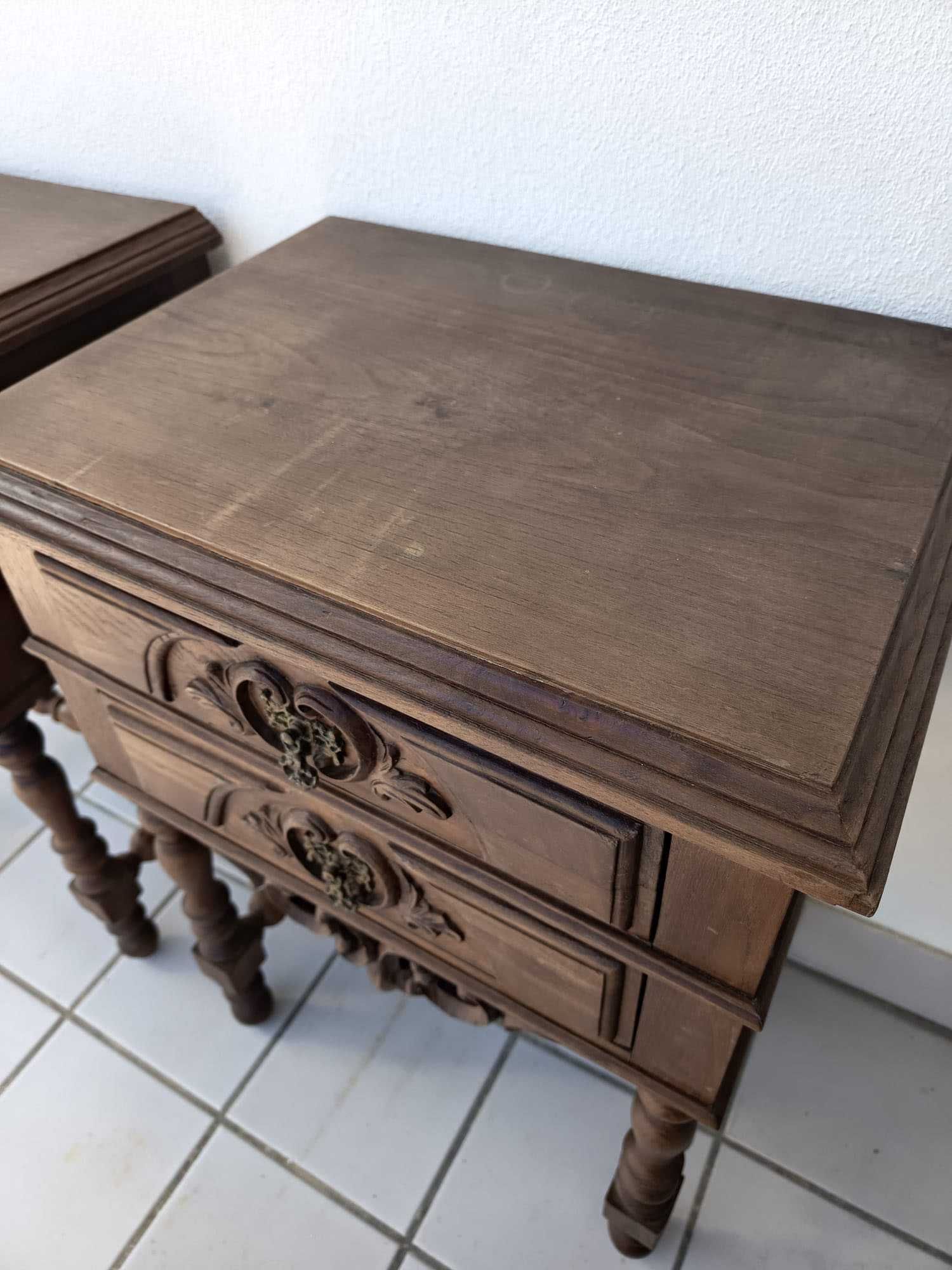 Mesinha de cabeceira