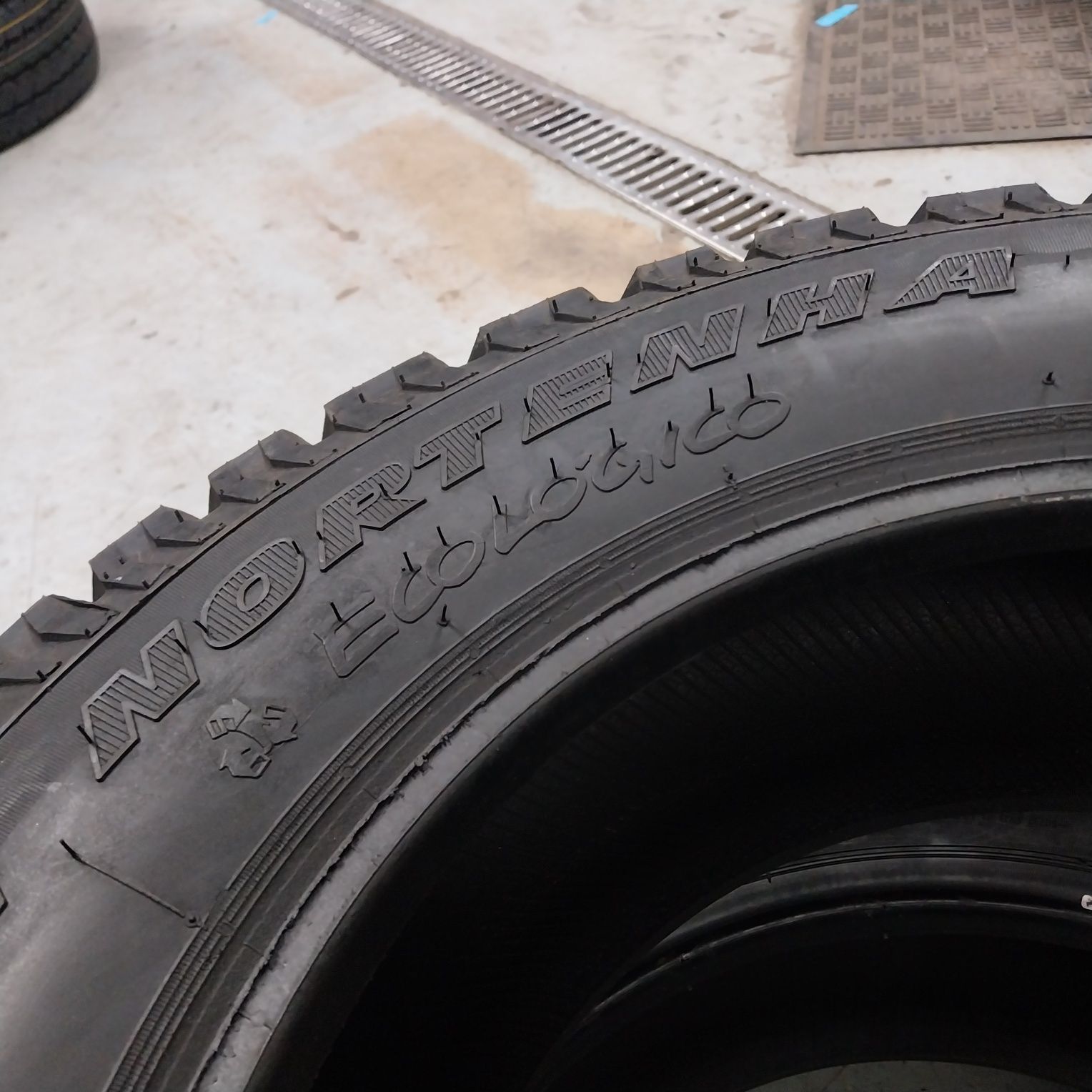 Opona Terenowe Bieznikowane 215/65R16 106/104 S