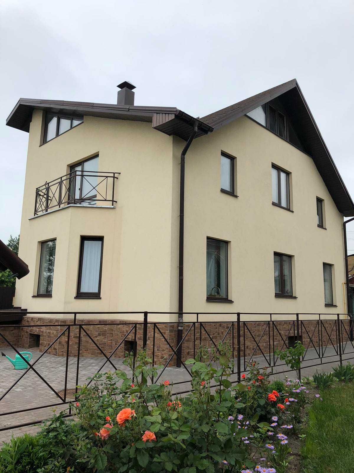 Продаж будинку з укриттям в центрі Крюковщини