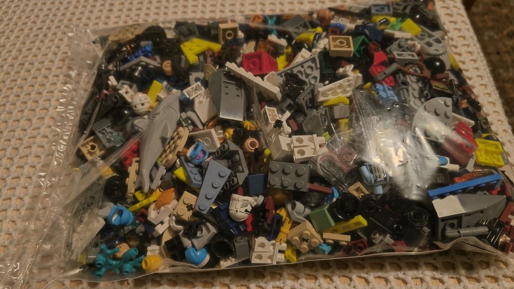 Lego mix 1 kg dużo minifigurek