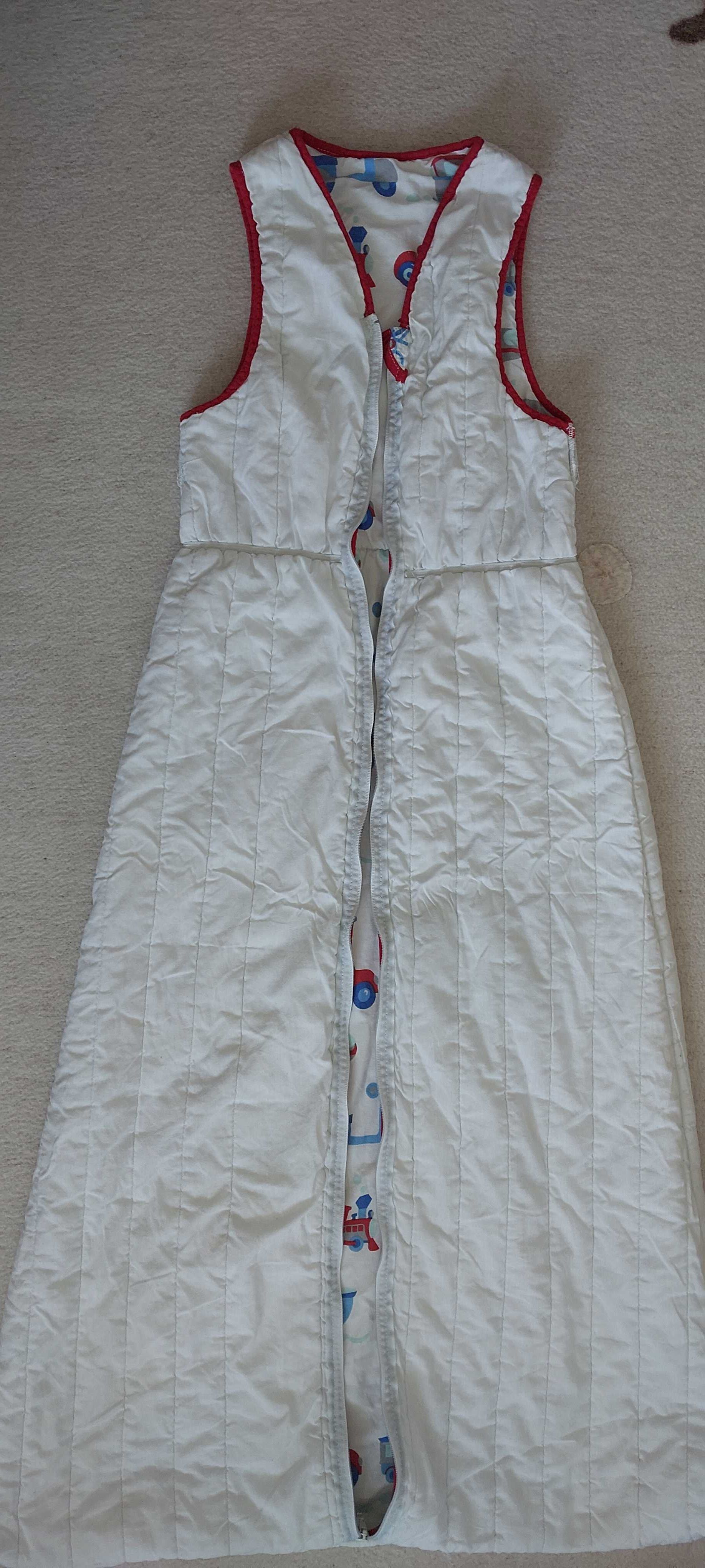 Śpiwór dziecięcy do spania rozmiar 140-146 cm ciepły, wzór: pojazdy
