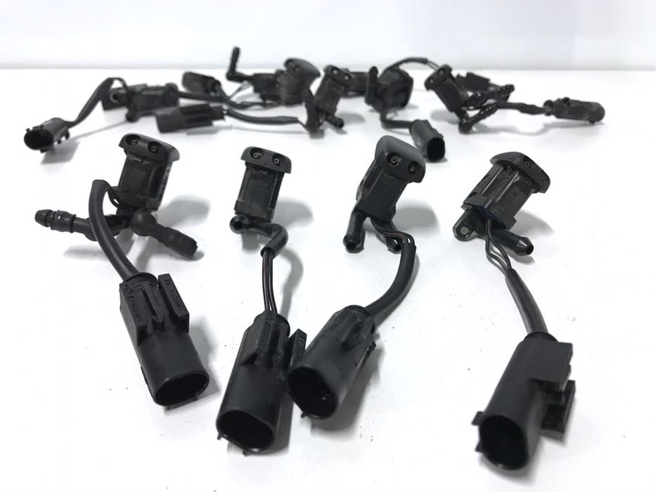 Форсунка омывателя скла BMW E39 Форсунки распылитель БМВ Е39 Стекла