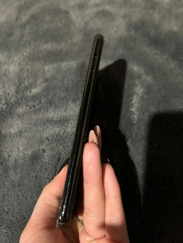 Продам Iphone xs max