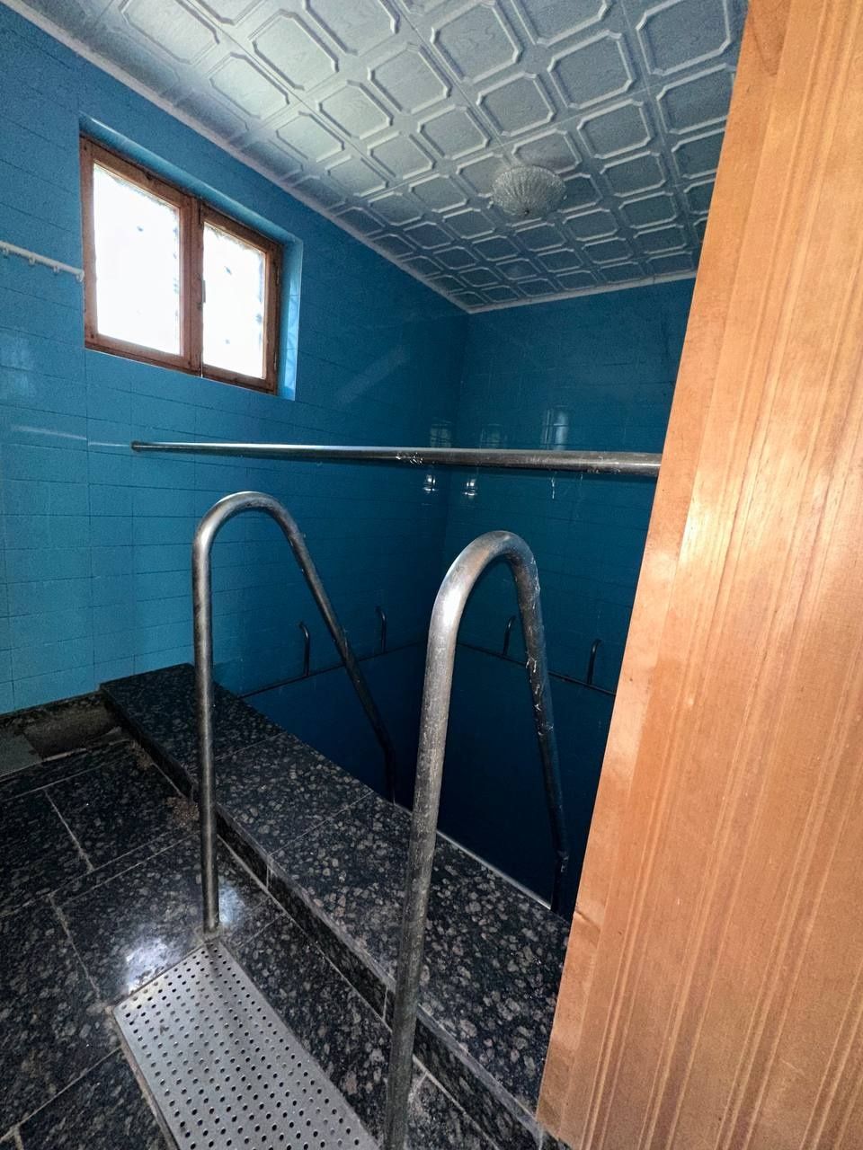 Продам 3-х поверховий  дачний будинок, Врублівці, з виходом до водойми