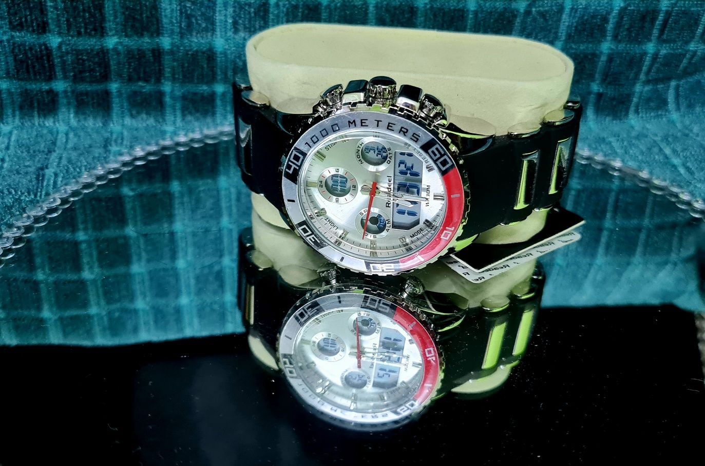 Zegarek firmy Readel
