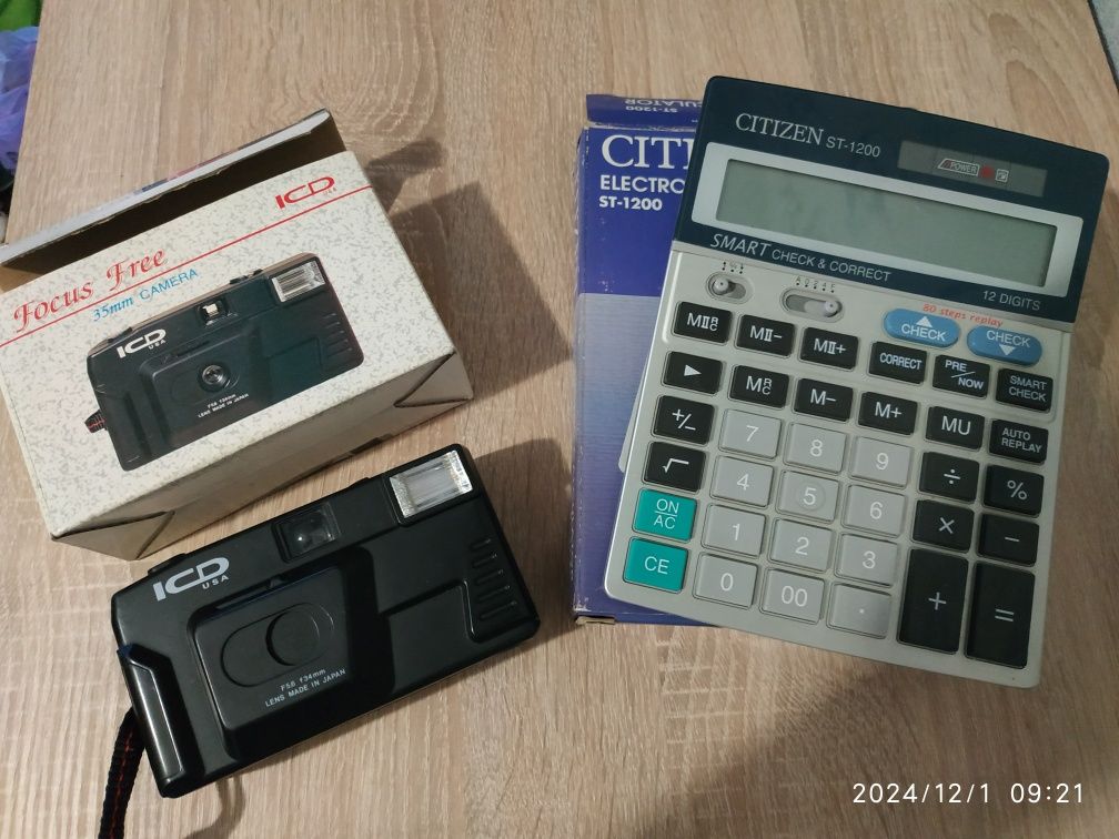 Продаю фотоапарат та калькулятор