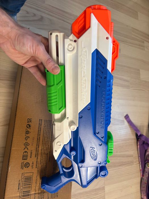 Duży pistolet/wyrzutnia na wodę NERF