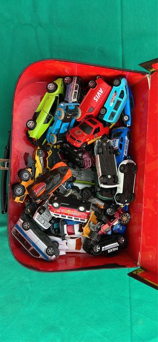 Lote de 46 carrinhos com 20 anos