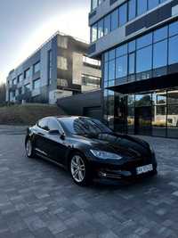 Tesla Model S 2015 року