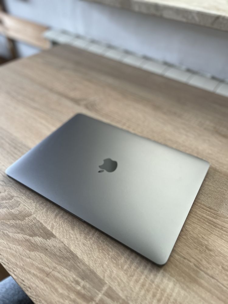 Macbook Pro mid 2016 8GB 256GB